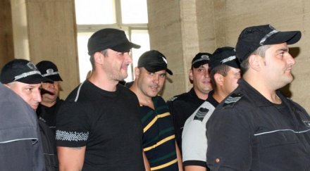 любо младежа готви кърваво отмъщение