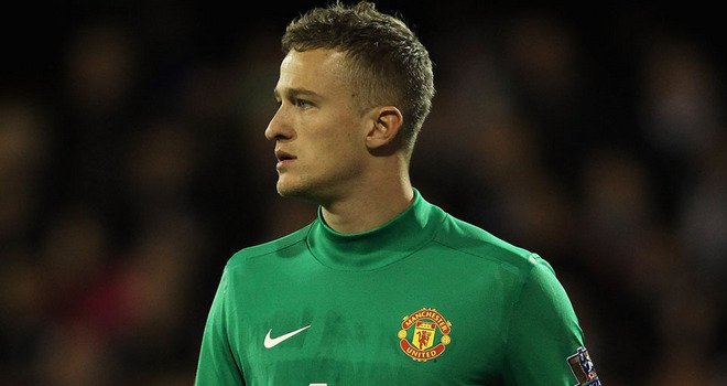 Страж на Манчестър Юнайтед: Гейовете-футболисти имат нужда от герой