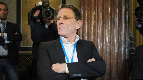 Бивш евродепутат на съд за корупция 