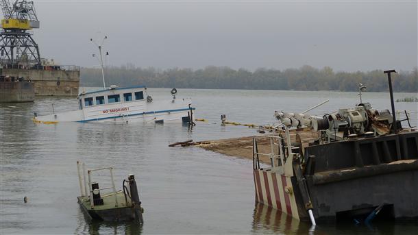 Водолази оглеждат потъналия кораб в Дунав