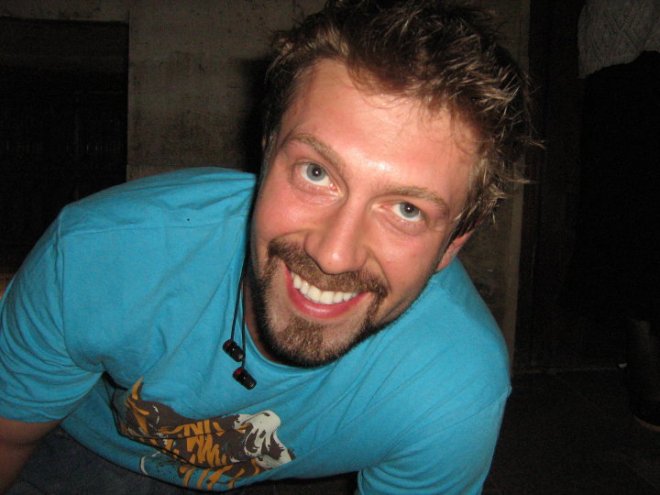 Калин Врачански гъгне без глас