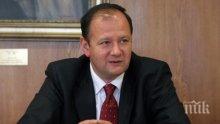 Михаил Миков събра в кабинета си министрите на Орешарски, премиерът го няма