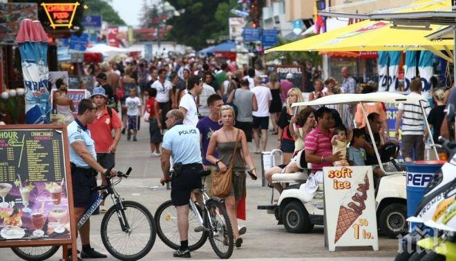 Eкшън в Слънчев бряг! Полицаи заплашили търговец, че ще му се случи случка, ако не си разкара сергията!