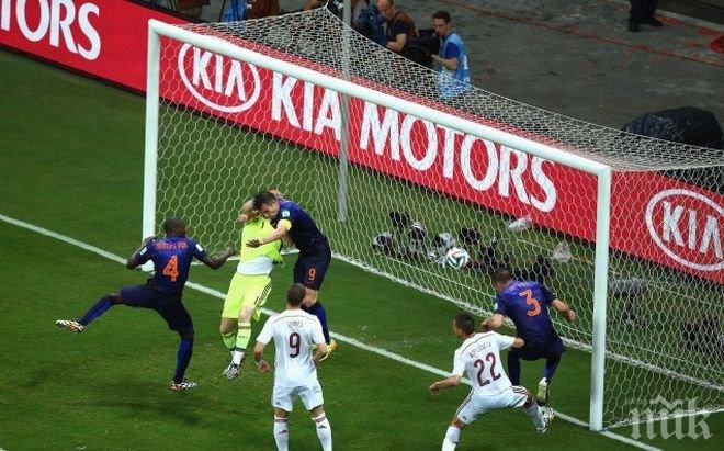 Започна срещата между отборите на Испания и Холандия