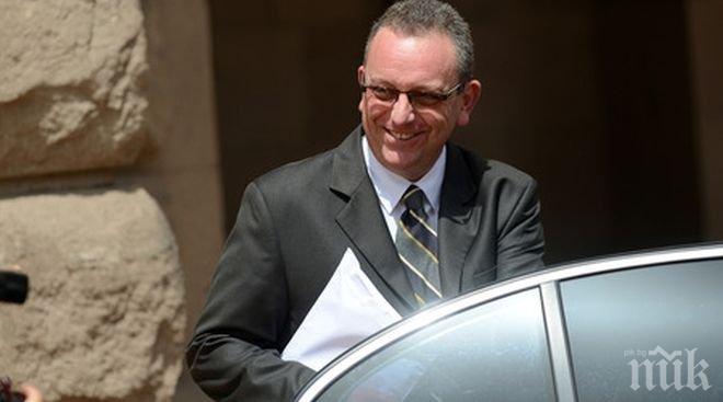 Министрите от кабинета Орешарски вече си стягат багажа!