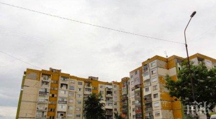 горещи страсти кърджали двойка прави секс покрива блок сластни пъшкания огласят целия квартал снимка