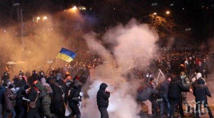 протестиращите остават посолството русия киев