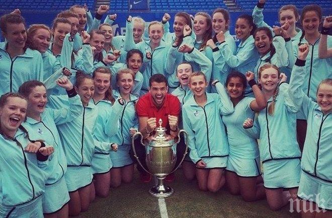 Гришо се снима със сладураните от Куинс Клъб (фото)