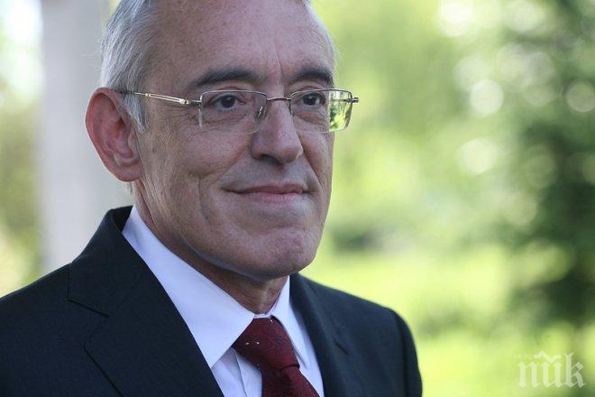 Огнян Донев: За Цветан Василев съм загрижен - с КТБ да не излеем бебето от коритото заедно с водата