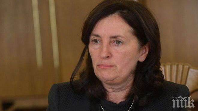 Бобева ще награди герои-спасители от наводненията в Сърбия и Босна