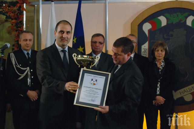 Войната Пеевски - Василев се ожесточава! Бивш антимафиот и спецпрокурор активират медии в полза на банкера!