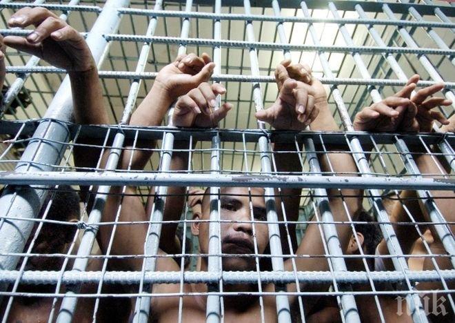 Затворници се вдигнаха на бунт заради комендант - пияница