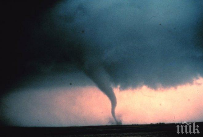 Още невероятни снимки от торнадото в морето до Созопол!