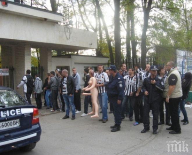 Става страшно! Фенове на Локо (Пд) блокираха Лаута (снимки)