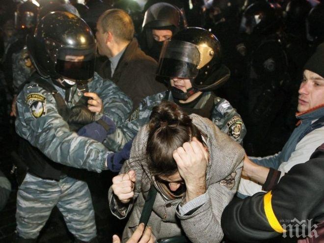 Около 80 души протестираха пред руското посолство в Киев