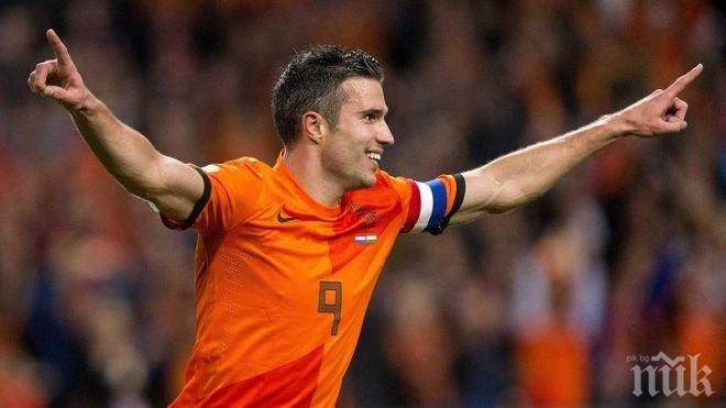 Робин ван Перси организира детска забавачка в Рио де Жанейро