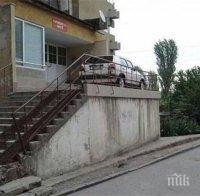 Вижте къде успя шофьор да качи 