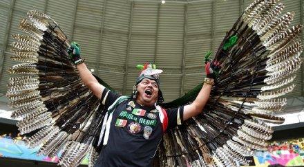 мексикански фен дава паспорт американска виза билет мач