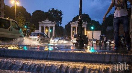 порой остави вода метрото рим нанесени щети милиони снимки