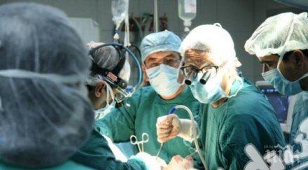 две момиченца глътнаха парите родителите