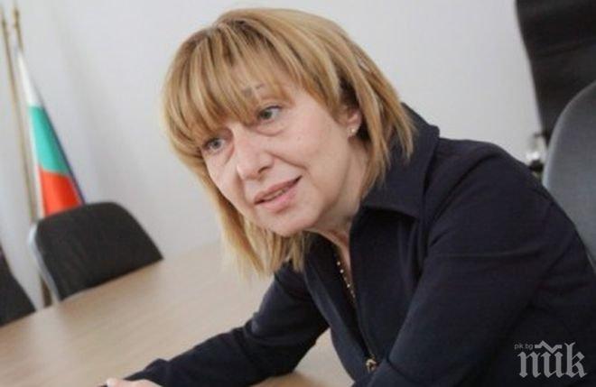 Министър Клисарова открива институт за лидери