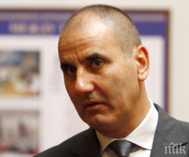 Цветан Цветанов пред ПИК: Задкулисието си разчиства терените, но кой ще е виновен при банкова криза?