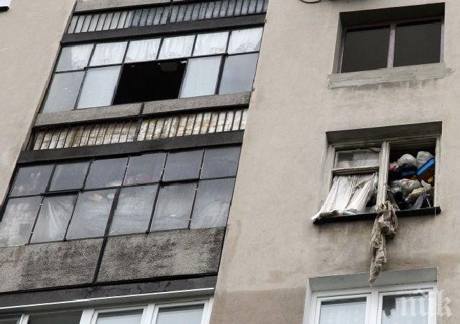 Пожар избухна в пловдивски апартамент, превърнат в сметище (снимки)