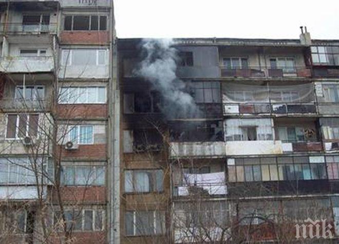 Ремонт на жилище подпали долния етаж, шест пожарни гасят огъня в Пловдив