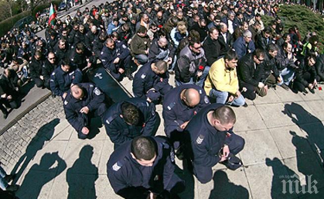 Скандал в държавата! Изхвърлят на улицата стотици служители на МВР! Полицаите излизат на протест