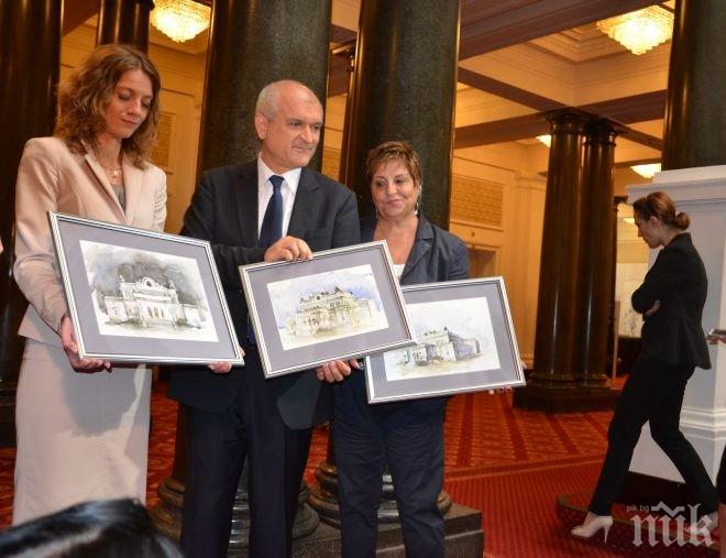 Миков с 3 картини от ГЕРБ - по една за всяка нереализирана година от мандата му