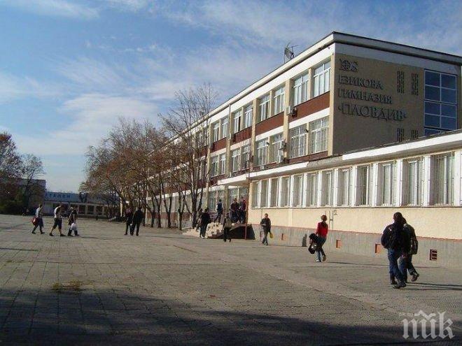 Българските учители работят по 62 часа седмично