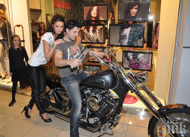 Диляна Попова издържа Асен Блатечки