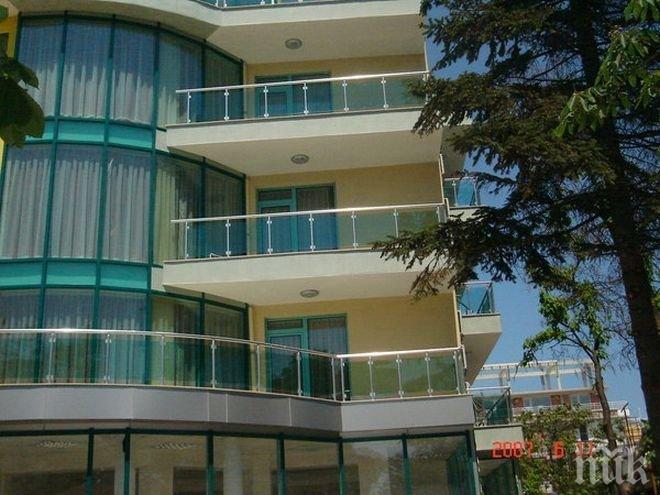 Четирима наркодилъри и стриптийзьорки задържани в Слънчев бряг