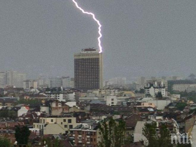 Мълния подпали и автогара
