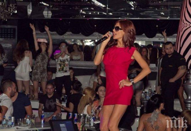 Преслава легна под ножа, оперира си краката