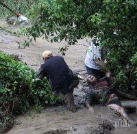 Река Янтра преля, залят е мостът при кв. „Чолаковци” във Велико Търново