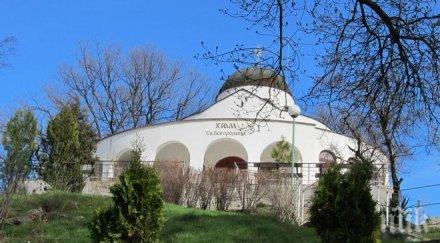 невероятно бели лястовици спасяват манастира богородица бургас