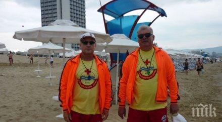 спасители извадиха бедстващи бунгало клони кал задръстиха плажа китен