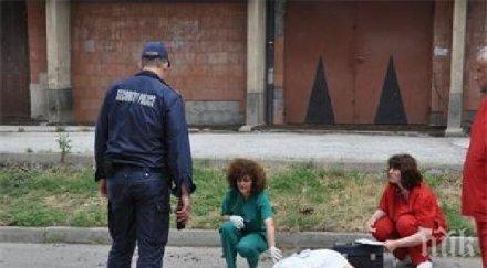 нещастен случай самоубийство вероятно падането младежа етаж