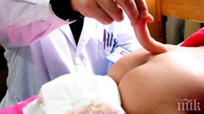 В Индия почитат като бог момче със 17-сантиметрова опашка