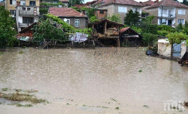 Водното бедствие в Килифарево (снимки)