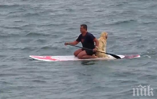 Бургаски бизнесмен преплува морето до остров Св. Анастасия с кучето си (видео)