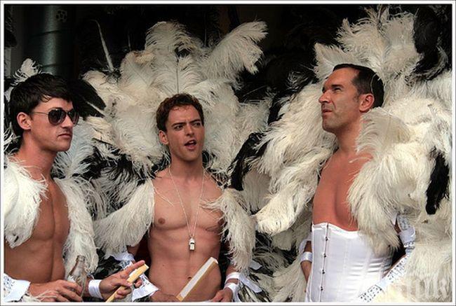 Стотици хиляди участваха в гей паради в Берлин 