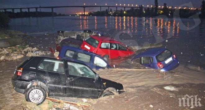 Дъждът във Варна продължава да вали! Водолази търсят още загинали