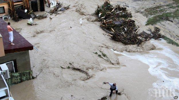 Опустошителните порои в България станаха централна тема в световните новини