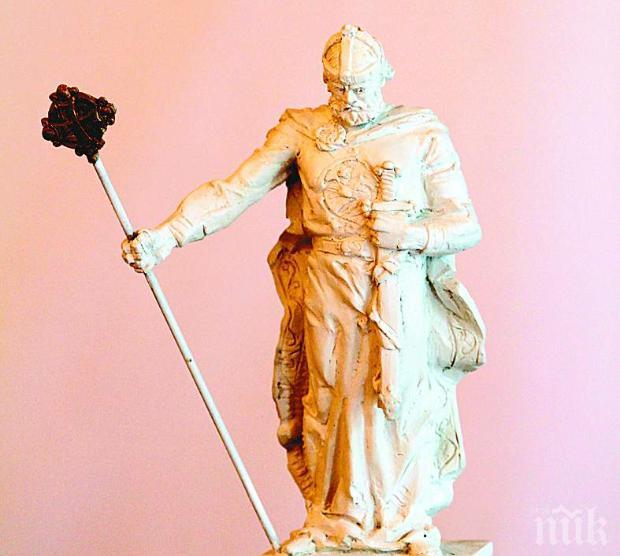 Вдигат 6-метров паметник на цар Самуил