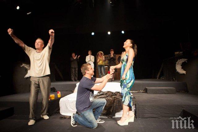 Вижте най-романтичното предложение за брак в Пловдив (снимки)