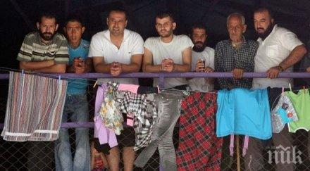 десетки сирийски имигранти организират помагат пострадалите аспарухово