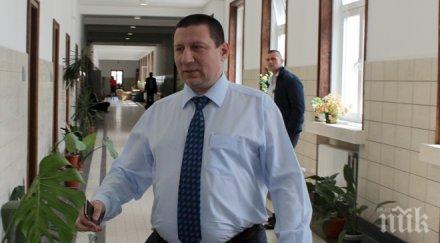 прокуратурата търси изпращача есемес цветан василев