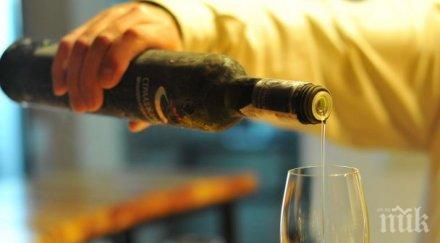 млад мъж натрови домашна ракия